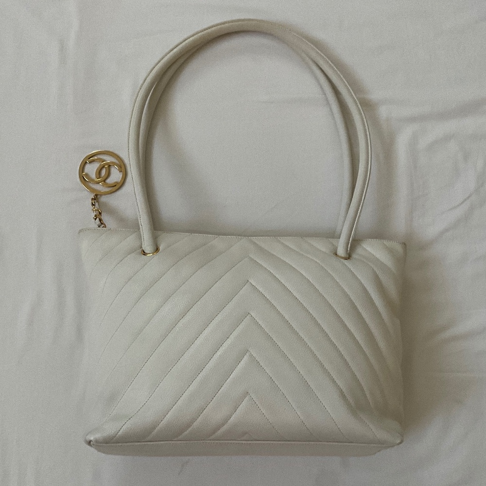 CHANEL Vintage Caviar Chevron V Stitch Shoulder Bag Tote White - Picture 2 of 16